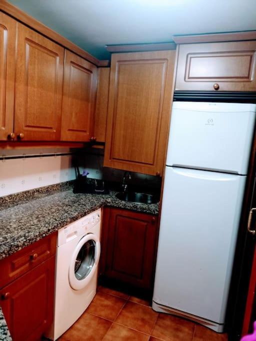 Apartament Apartamento Entre Estaciones Oviedo Zewnętrze zdjęcie