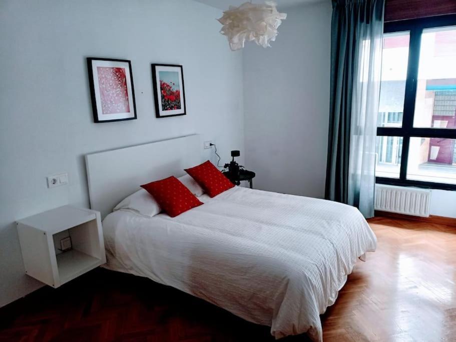 Apartament Apartamento Entre Estaciones Oviedo Zewnętrze zdjęcie