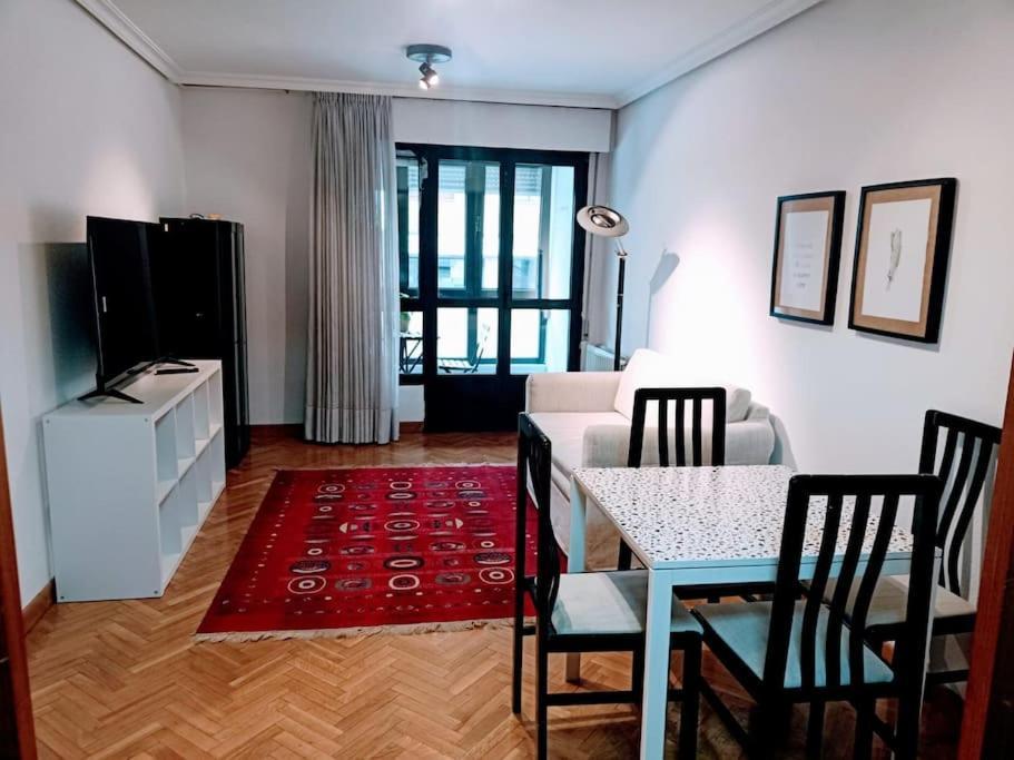 Apartament Apartamento Entre Estaciones Oviedo Zewnętrze zdjęcie