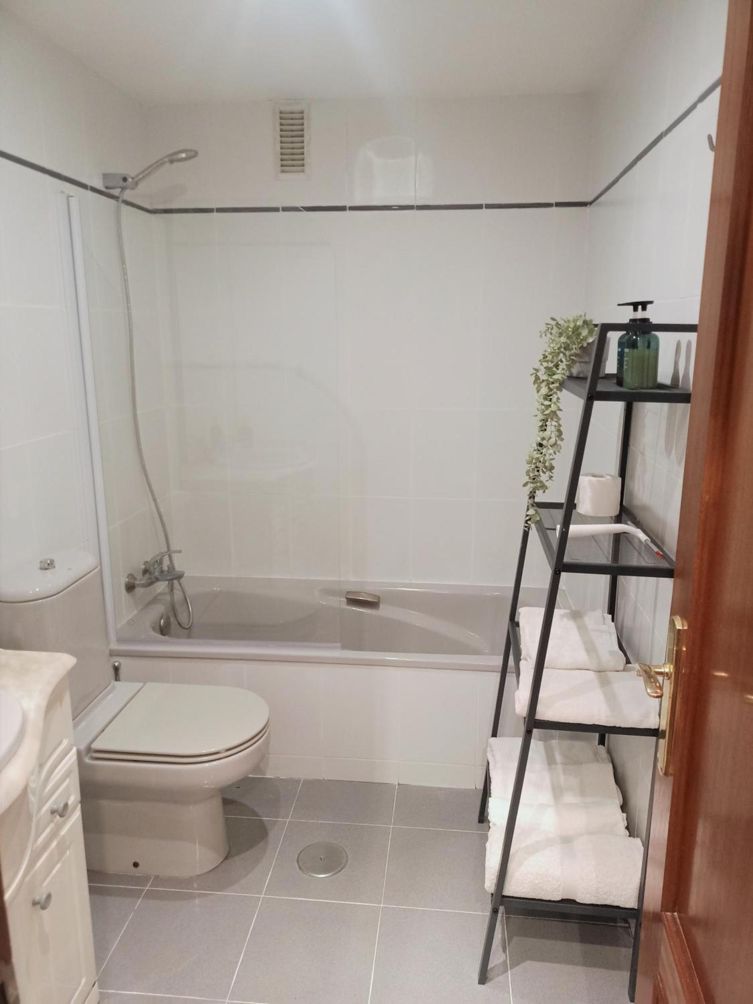 Apartament Apartamento Entre Estaciones Oviedo Zewnętrze zdjęcie